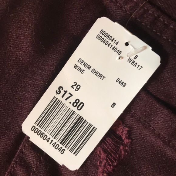 Forever 21 MAROON denim shorts - Picture 4 of 4